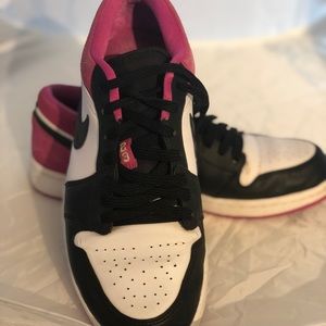Jordan 1 Low SE Fuchsia 2020